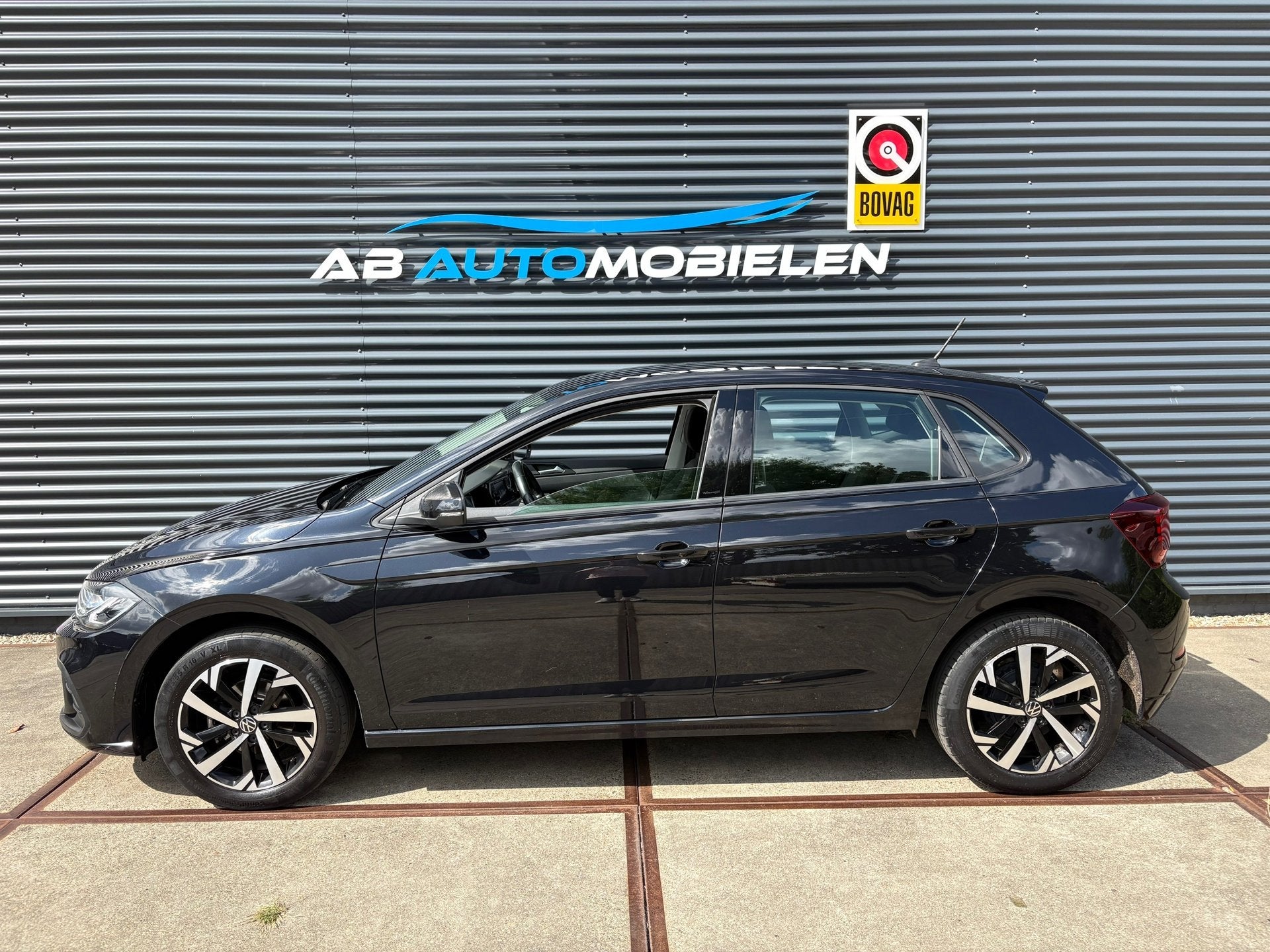 Volkswagen Polo 1.0 TSI Life LM VELGEN/ CARPLAY/ PARKEERSENS, Voorwielaandrijving, Dealer onderhouden, Gebruikt, Euro 6