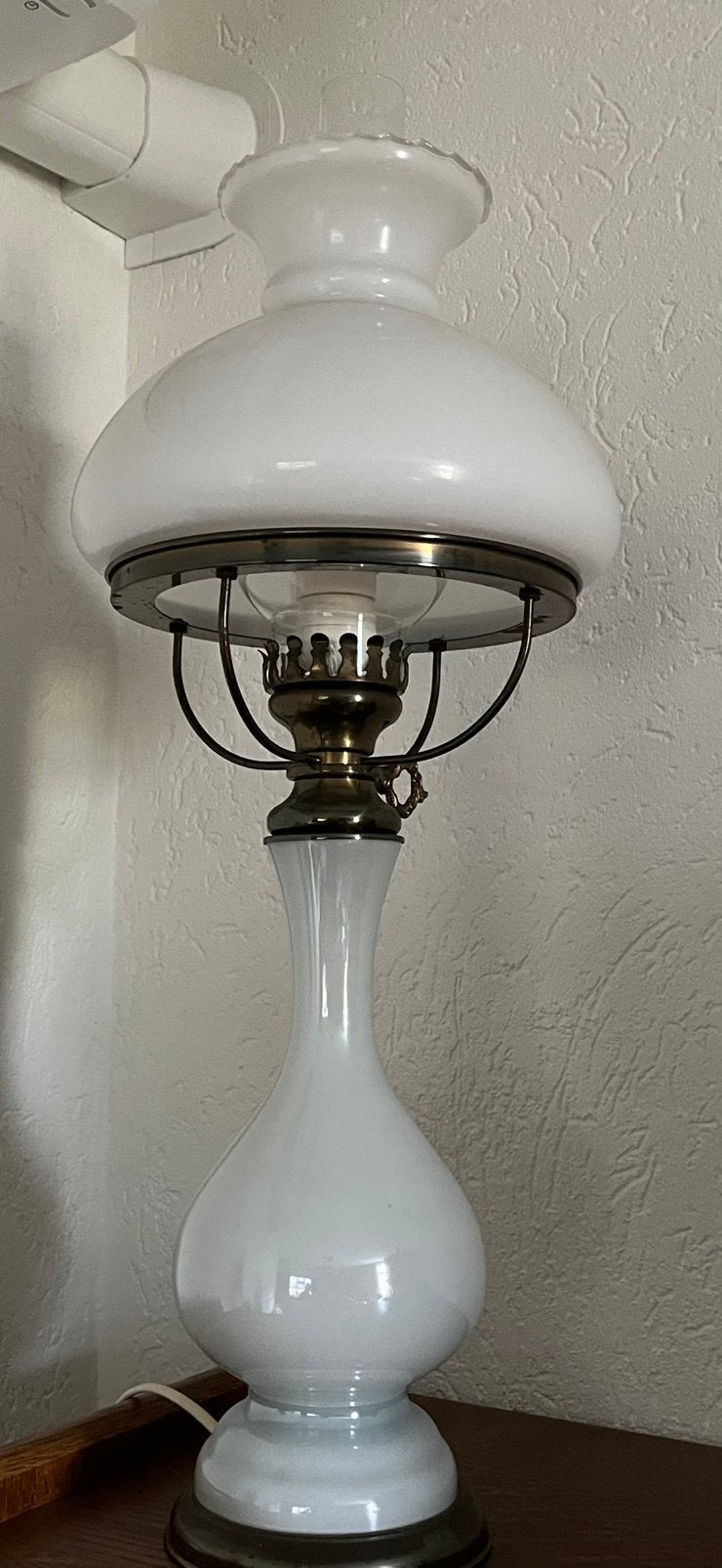 Witte glazen lamp, Ophalen