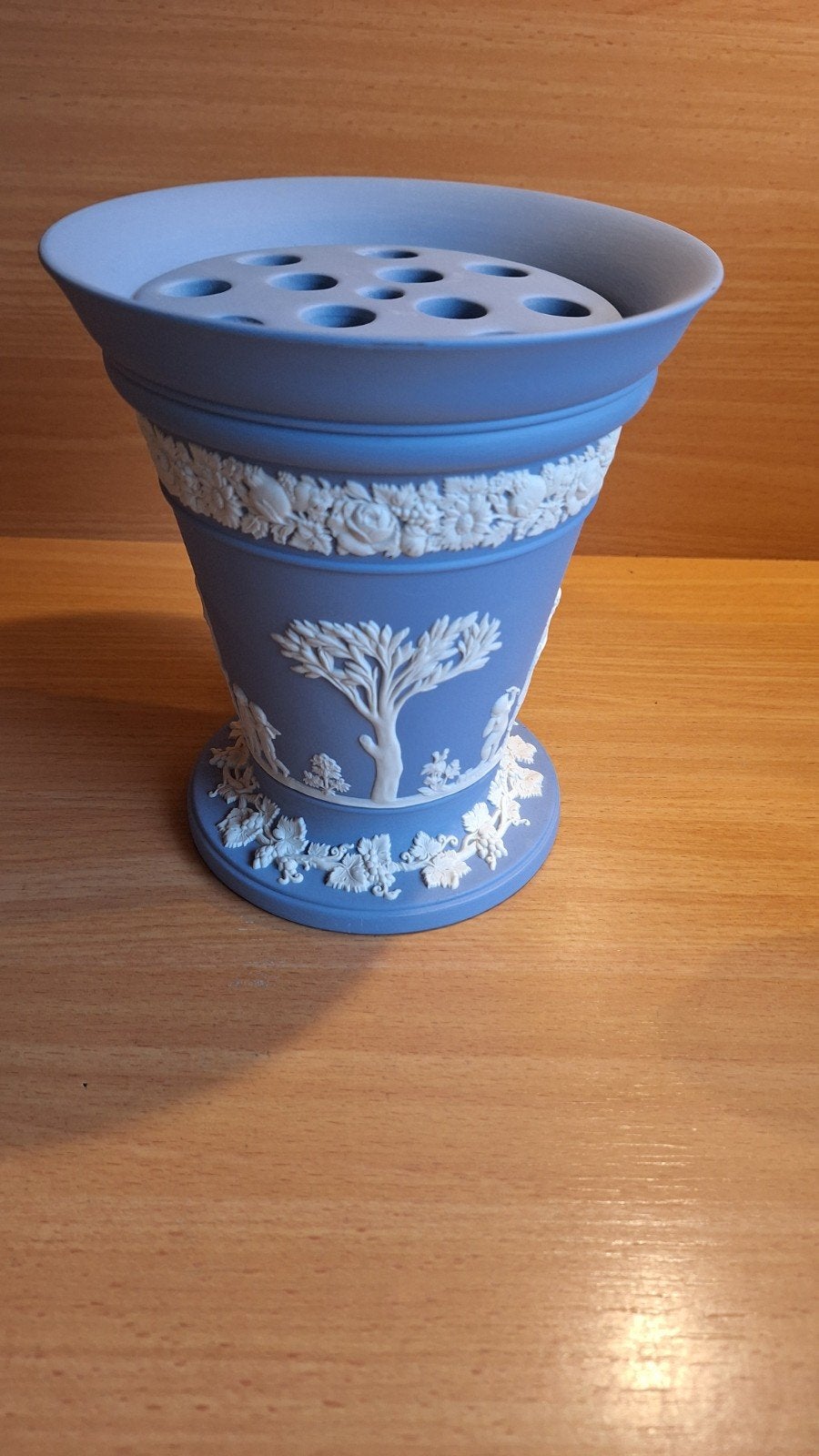 Wedgwood Jasperware Vaas met Bloemenrooster - Blauw/Wit, Ophalen of Verzenden