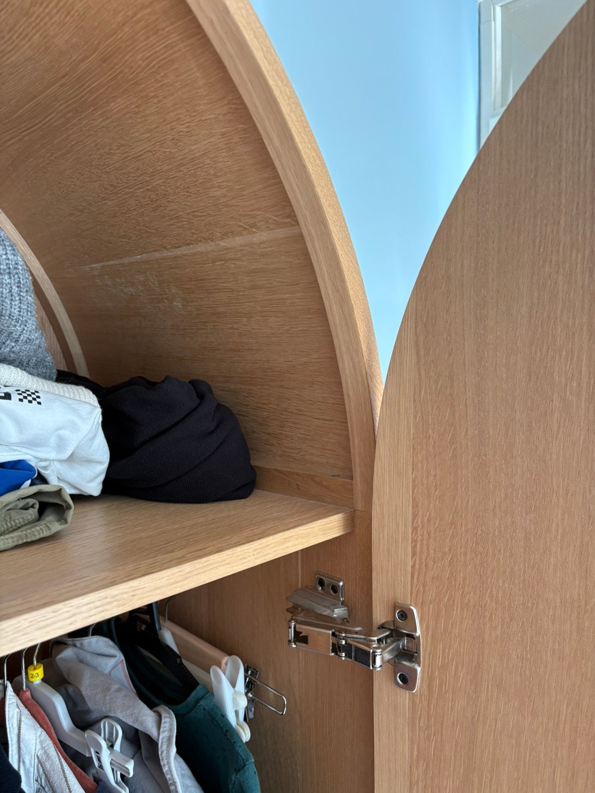 Kinderkamer kledingkast met 2 deuren - hout, Ophalen, Eikenhout, 50 tot 100 cm, Zo goed als nieuw