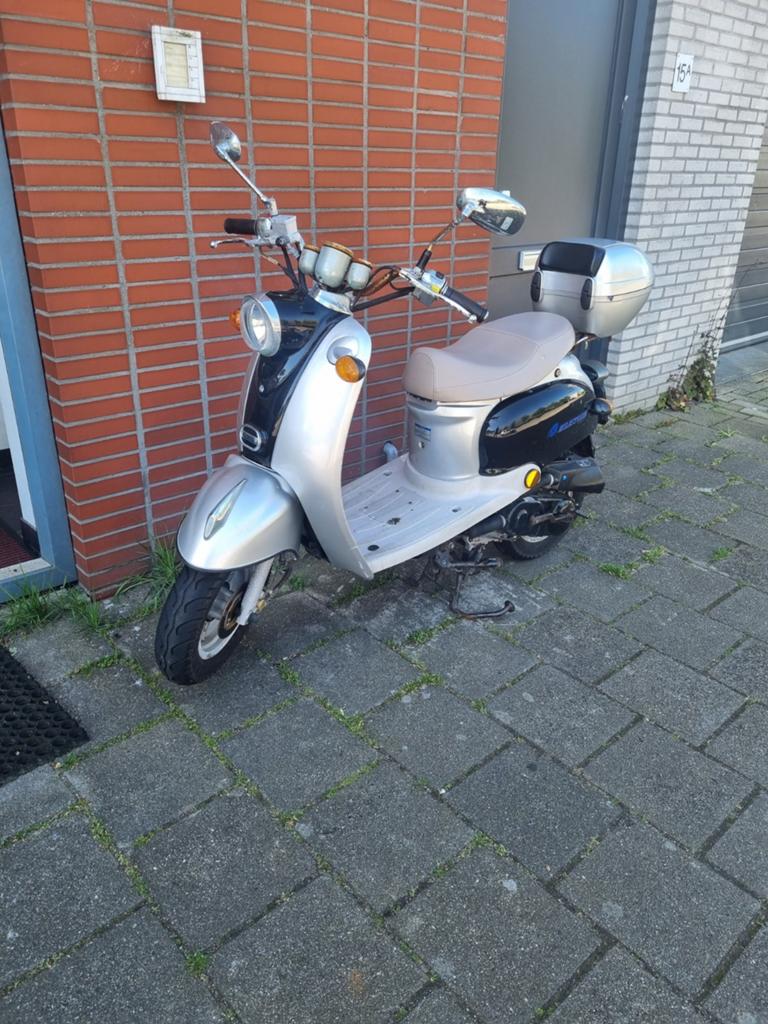 Leuke scooter, Fietsen en Brommers, Ophalen, Gebruikt, Benzine, Overige merken