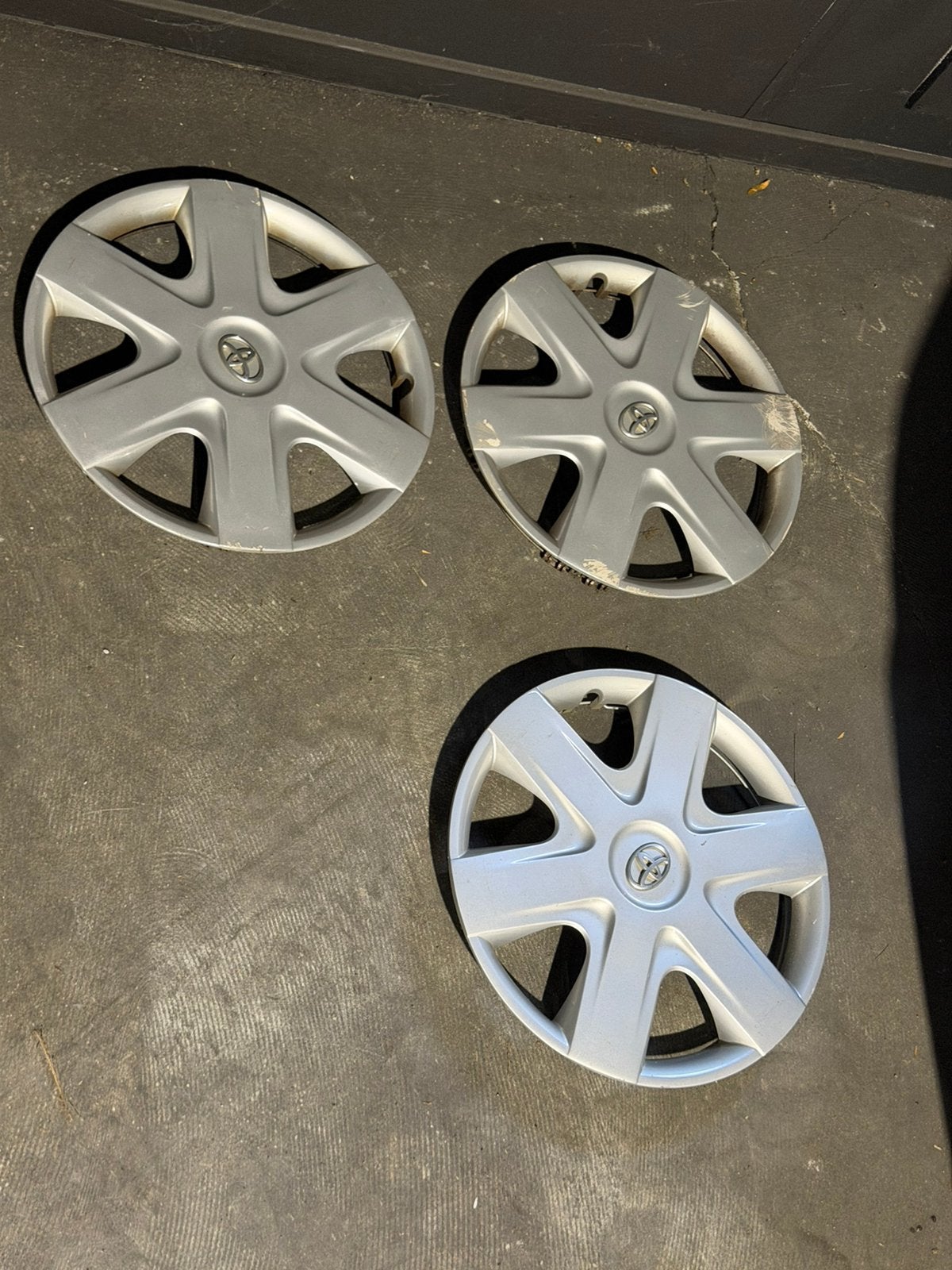 Toyota Aygo  - 3 stuks - 14 inch Wieldoppen, Auto diversen, Wieldoppen, Gebruikt, Toyota, Toyota, Ophalen of Verzenden
