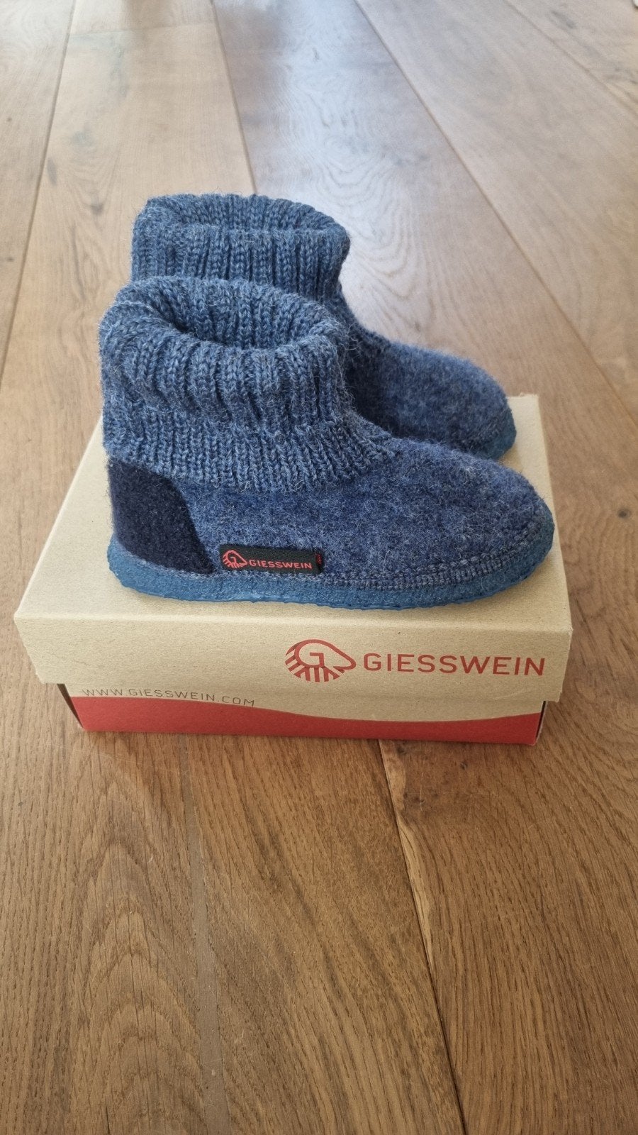 Giesswein peuter slofjes maat 23 - Zo goed als nieuw, Jongen of Meisje, Overige typen, Ophalen of Verzenden, Zo goed als nieuw