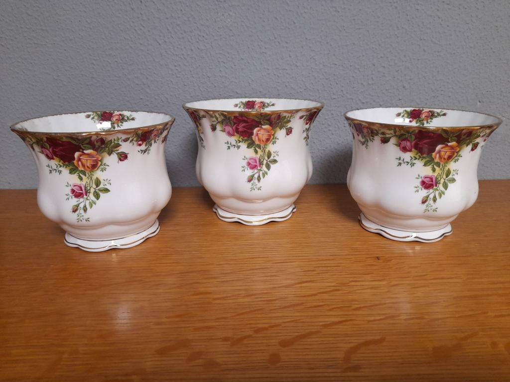 royal albert old country rose adv 11 bloem potten 50.00 p.s, Ophalen of Verzenden