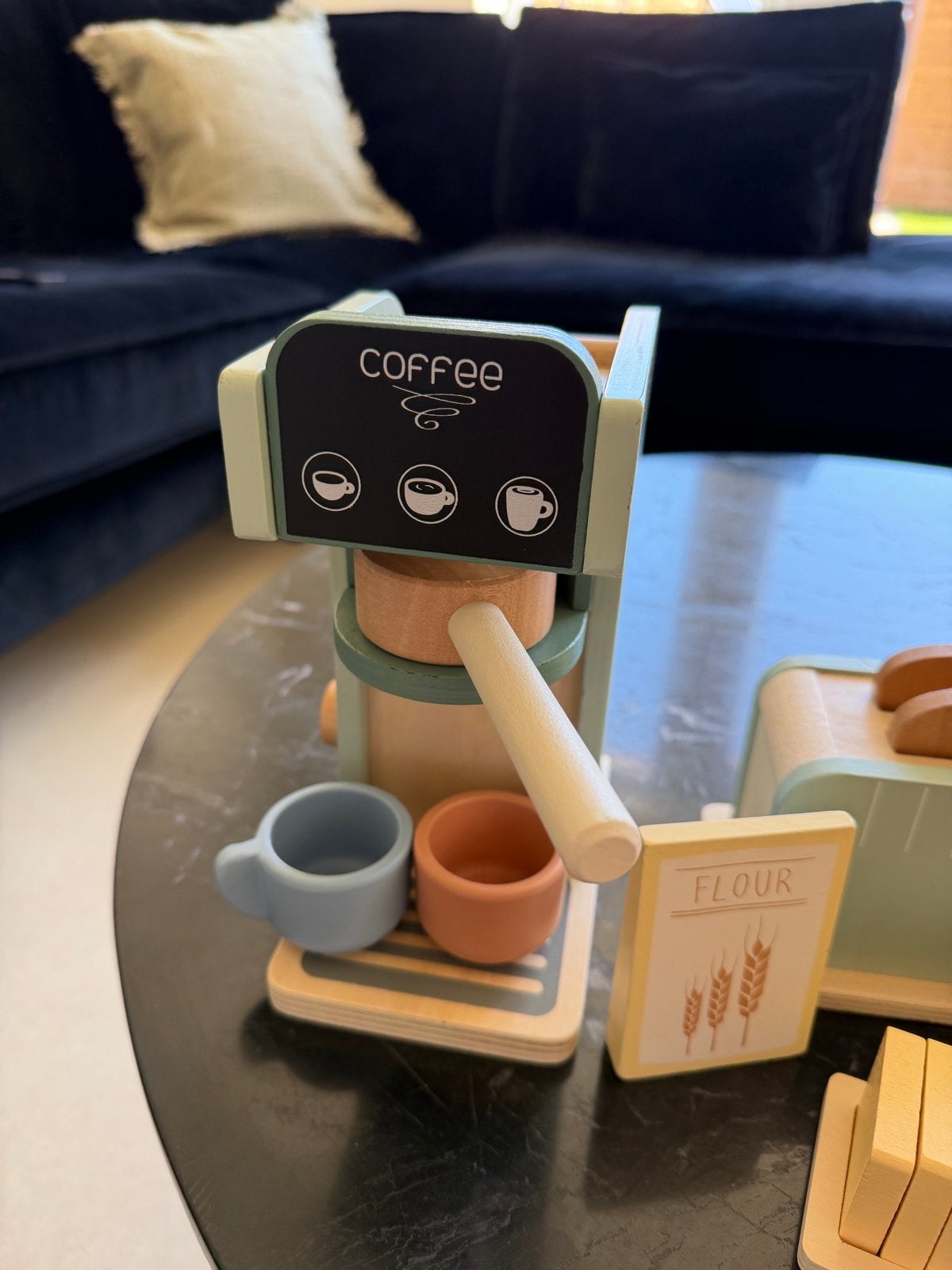 Houten speelgoed keuken set: koffiezetapparaat, mixer, brood, Ophalen, Zo goed als nieuw, Jongen of Meisje
