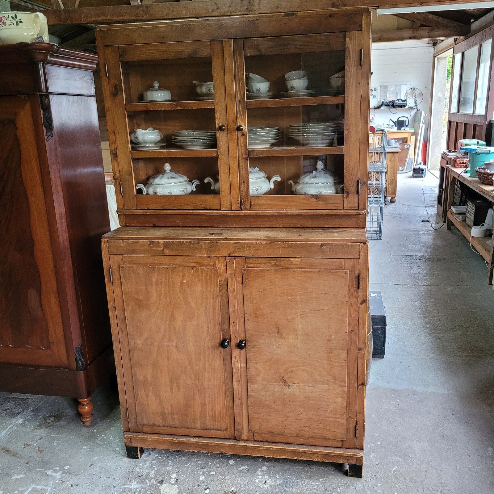 Brocante vintage oude buffetkast servieskast keukenkast