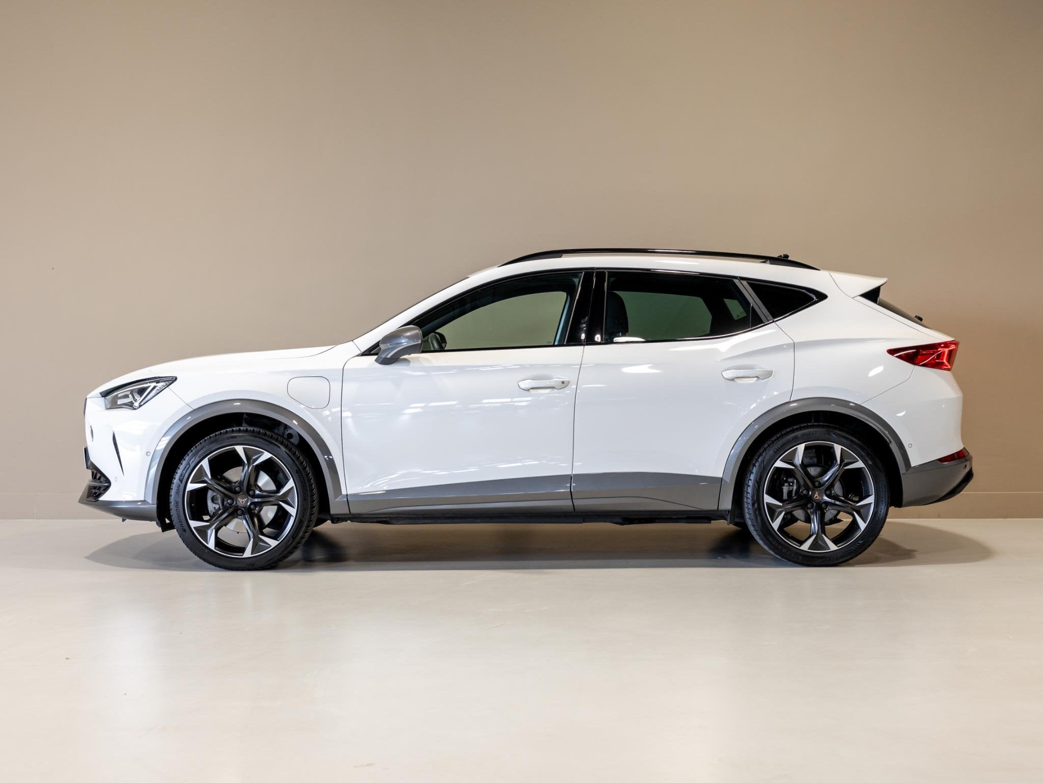 CUPRA Formentor 1.4 e-Hybrid Business SOH 92% / 204pk / Trek, Auto's, Stof, Gebruikt, 4 cilinders, Wit