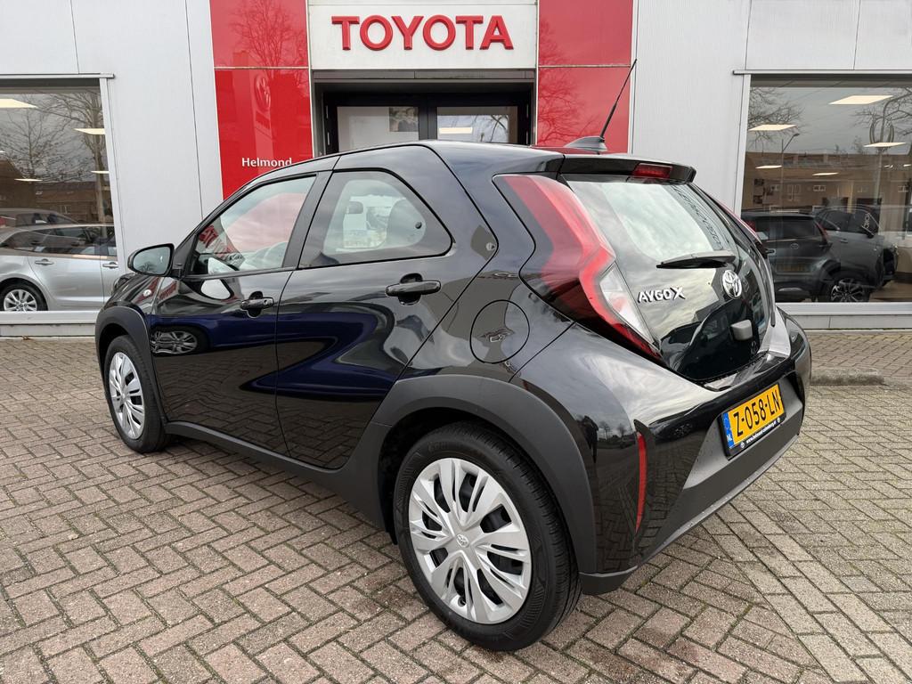 Toyota Aygo X 1.0 VVT-i MT Play Achteruitrij camera | Naviga, Gebruikt, 920 kg, 4 stoelen, Zwart