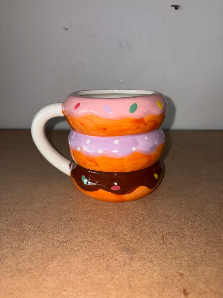 Leuke Donut Mok - Keramiek, Keramiek, Ophalen of Verzenden, Zo goed als nieuw, Overige stijlen