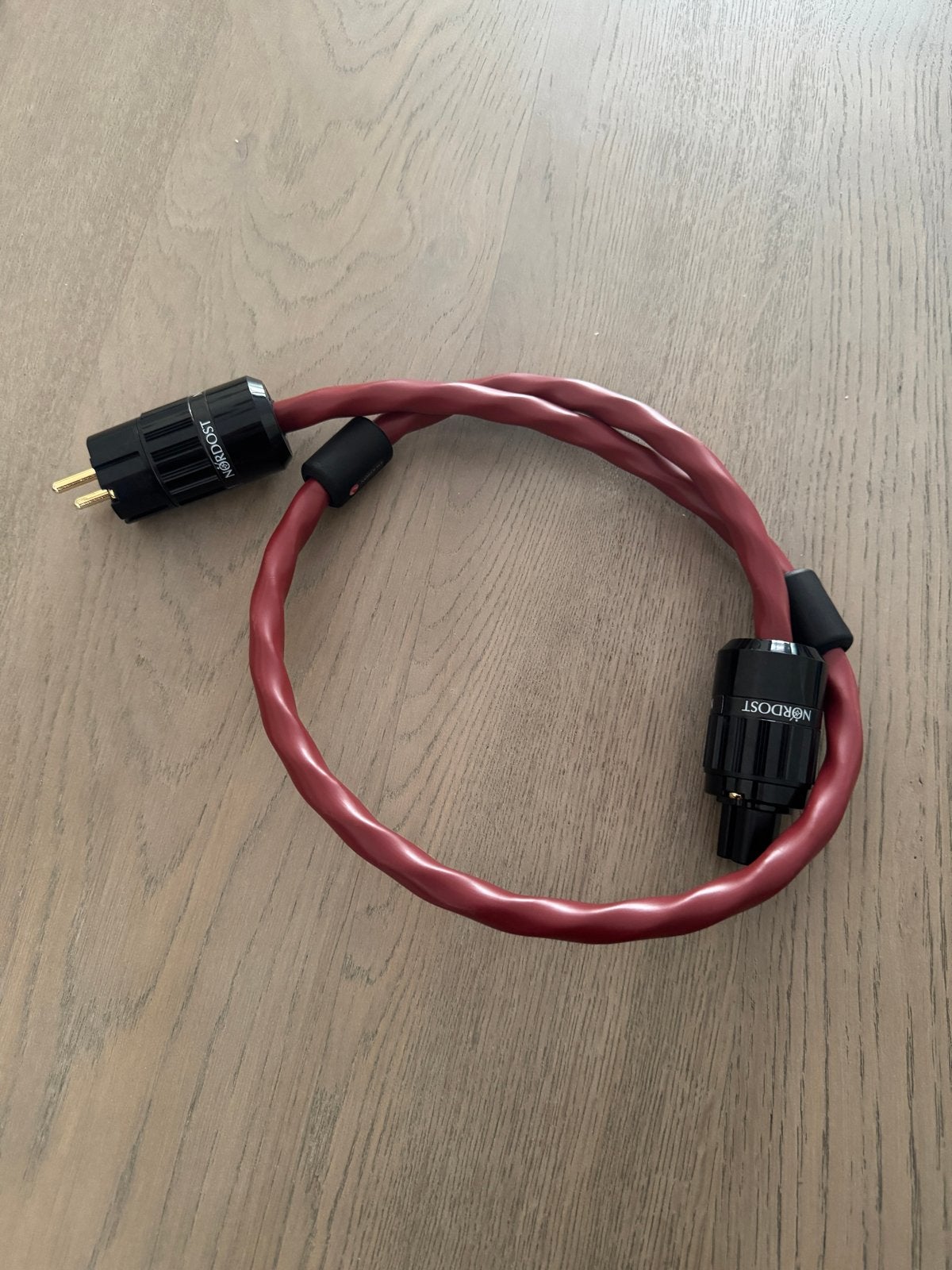 Nordost Red Dawn 3 Power Cord - 1 meter, Audio, Tv en Foto, Audiokabels en Televisiekabels, Ophalen of Verzenden, Zo goed als nieuw