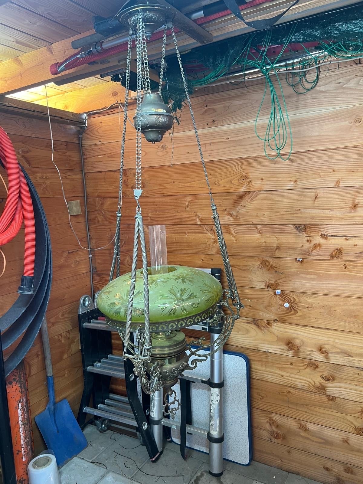 Antieke olie lamp met groen glas, Ophalen