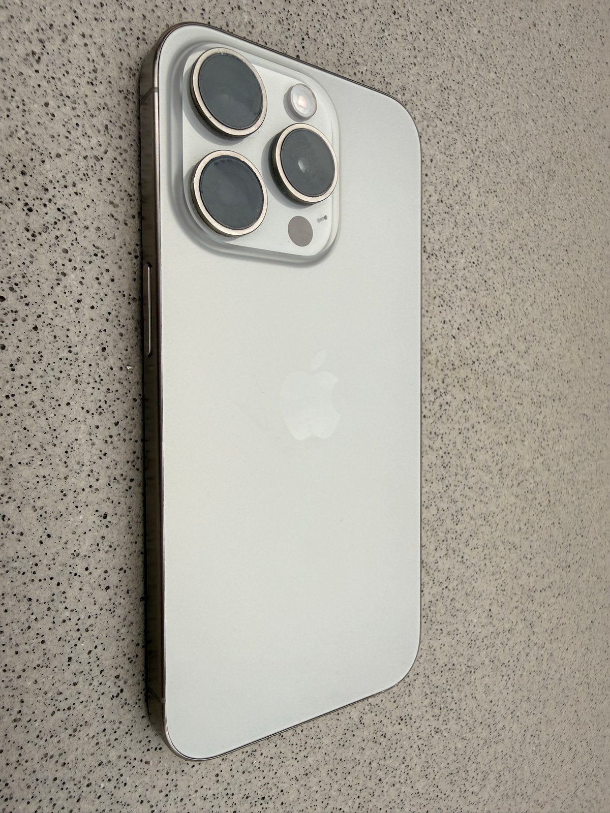 iPhone 15 Pro Titanium 128GB - Zo goed als nieuw, Telecommunicatie, Mobiele telefoons | Apple iPhone, Ophalen, 128 GB, 86 %, Zo goed als nieuw