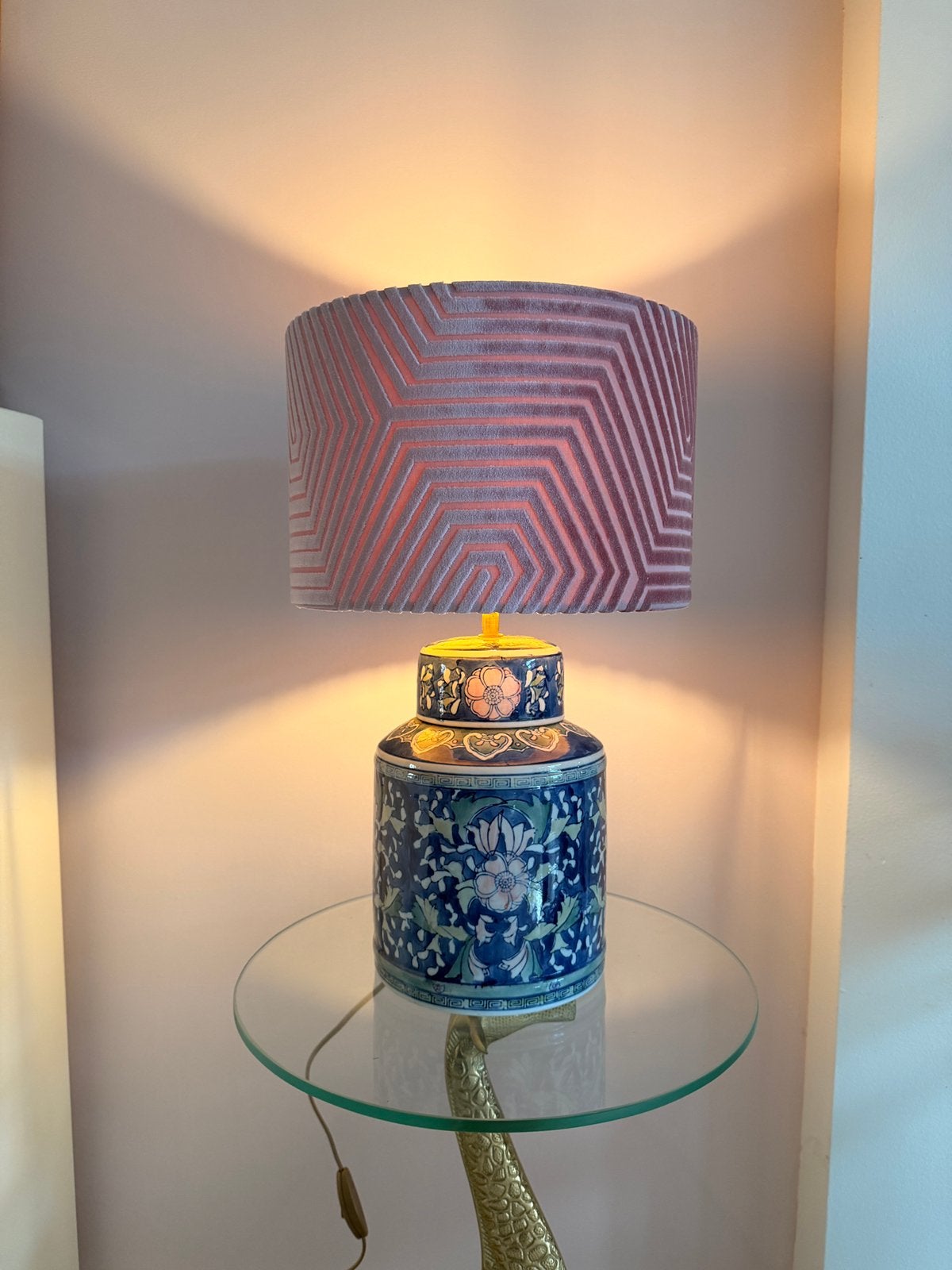 Chinese gemberpot-lamp met roze velours kap dia 30cm, Roze, Ophalen of Verzenden, Nieuw, E27 (groot)
