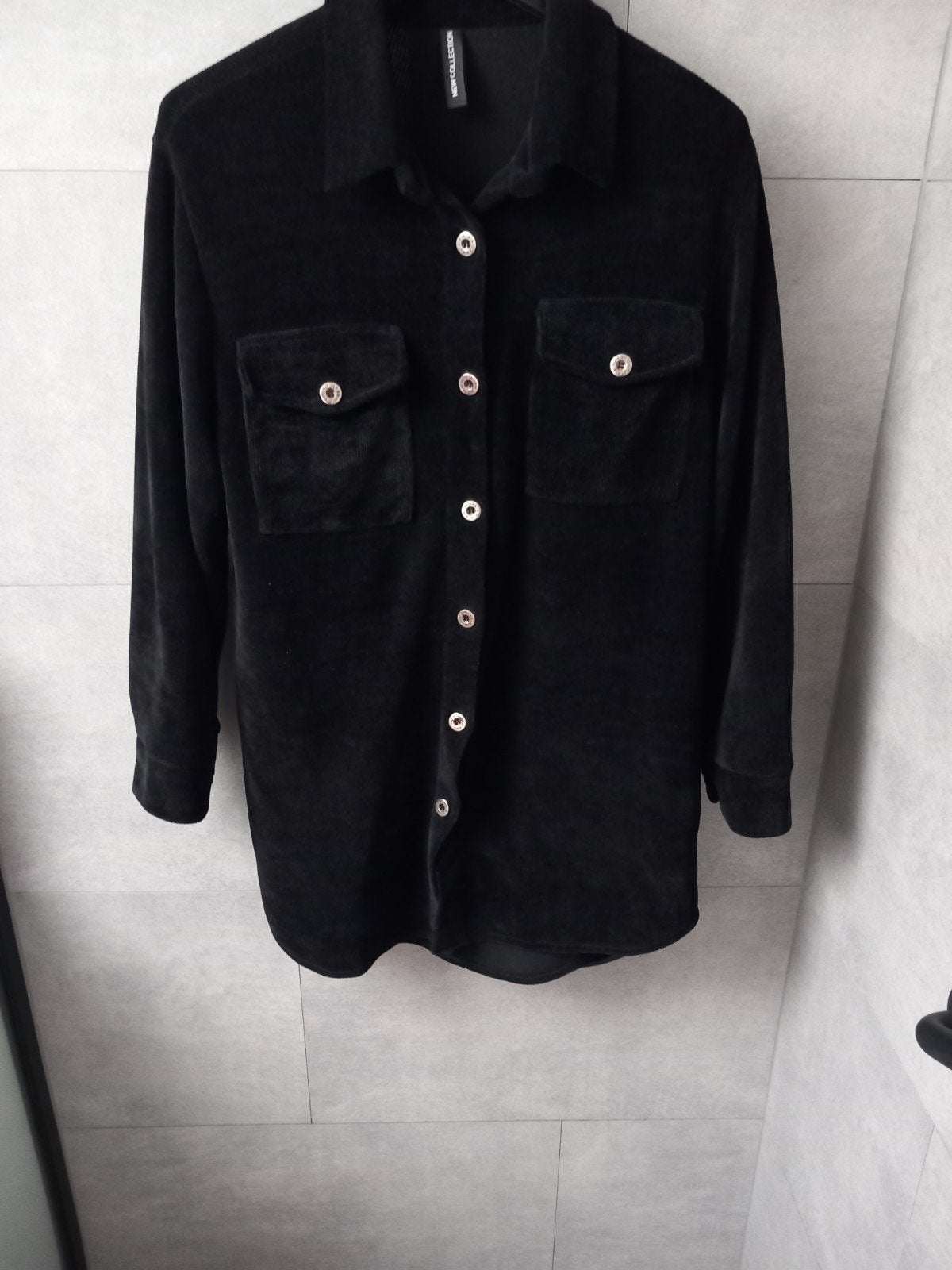 Zwarte ribcord blouse/jasje - One size (lengte 90, oksel 56), Kleding | Dames, Ophalen of Verzenden, Gedragen, Maat 42/44 (L)