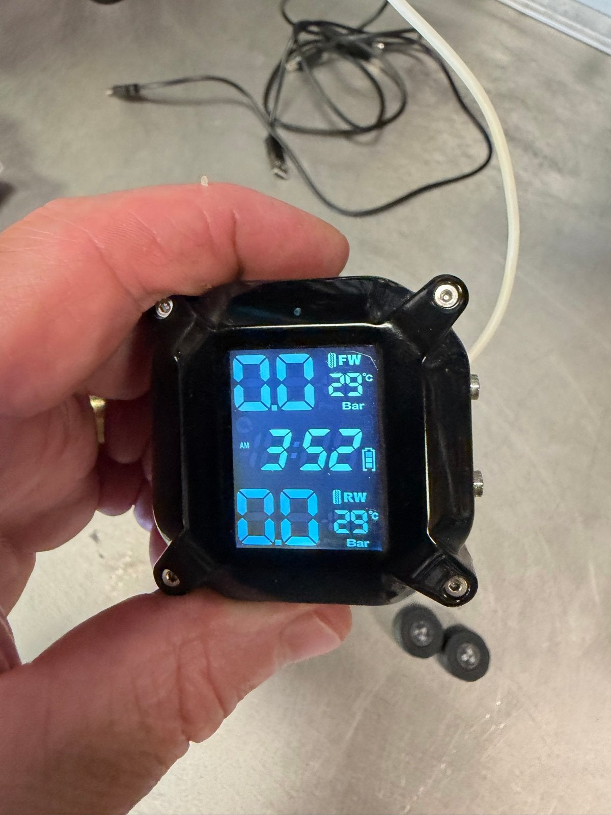Digitale Bandenspanning-, Temperatuur- en Tijdmeter, Motoren, Ophalen of Verzenden, Zo goed als nieuw