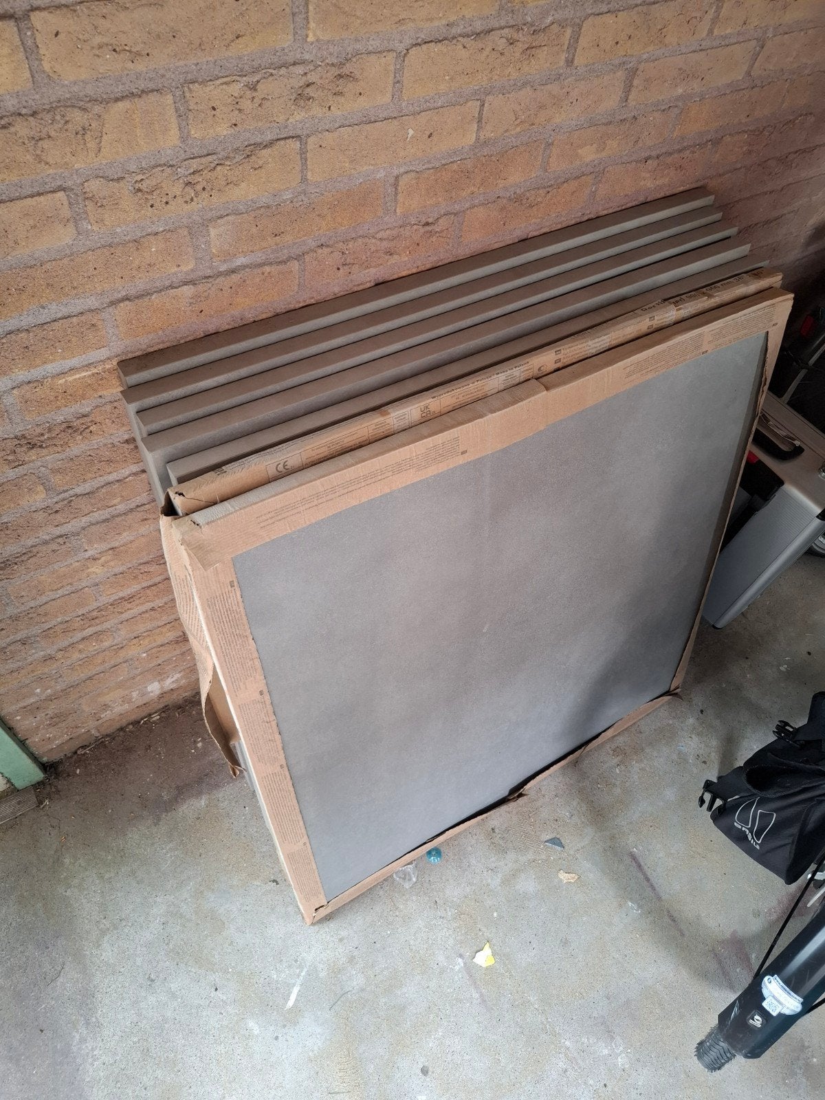 90 x 90 x 5 grijze keramische tegels - 7 stuks, Ophalen, Keramiek, Nieuw, 5 tot 10 m²