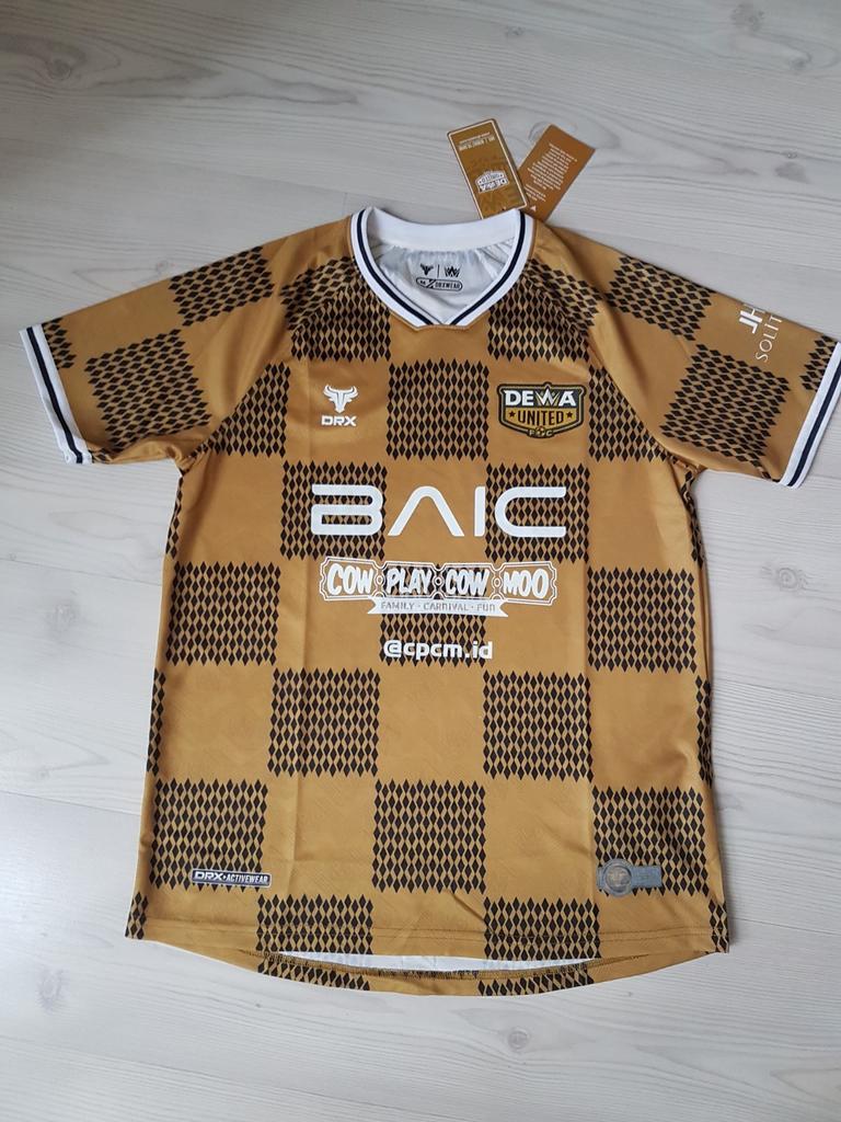 Dewa United FC voetbalshirt in size medium, Ophalen of Verzenden, Zo goed als nieuw, Shirt