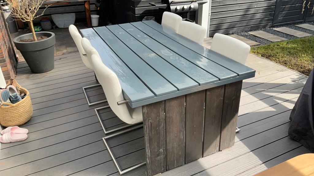 Houten tafel grijs, 200 x 100 en 6 witte eetstoelen Goossens, Tuin en Terras, Ophalen, Gebruikt