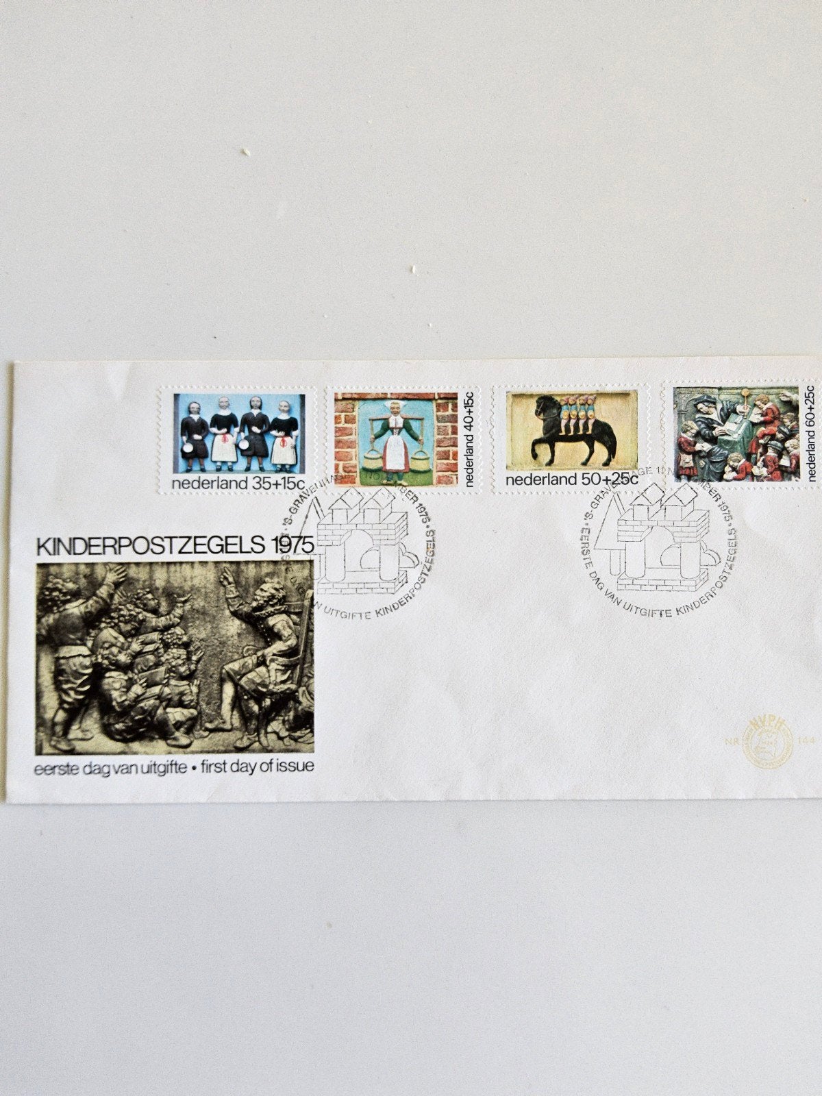 Eerste dag envelop kinderpostzegels 1975, Postzegels en Munten, Postzegels | Eerstedagenveloppen, Ophalen of Verzenden, Nederland