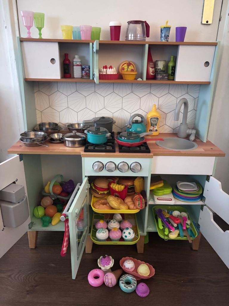 Complete KidKraft Speelkeuken met accessoires, Ophalen, Zo goed als nieuw, Hout, Speelkeuken