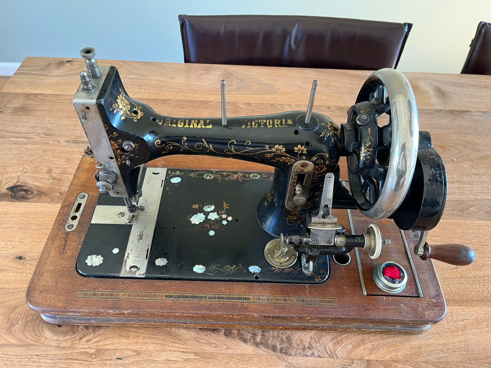 Naaimachine Original Victoria, Ophalen
