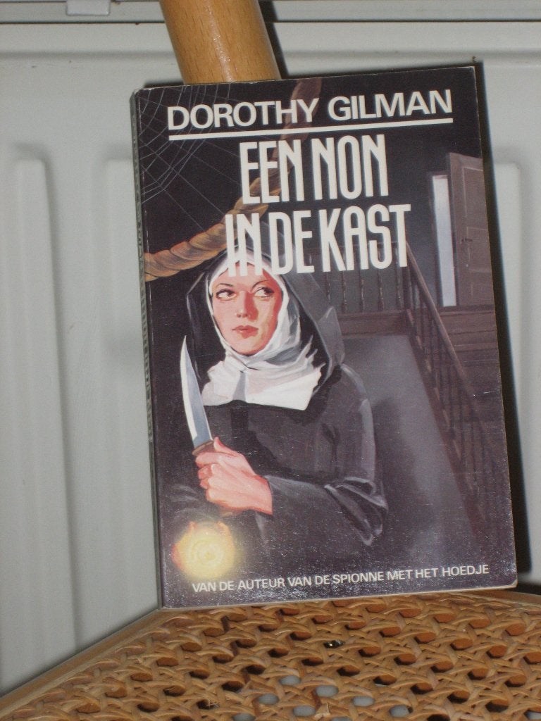 detective Zwarte Beertjes, Een non in de kast - D. Gilman, Boeken, Ophalen of Verzenden, Gelezen, Dorothy Gilman