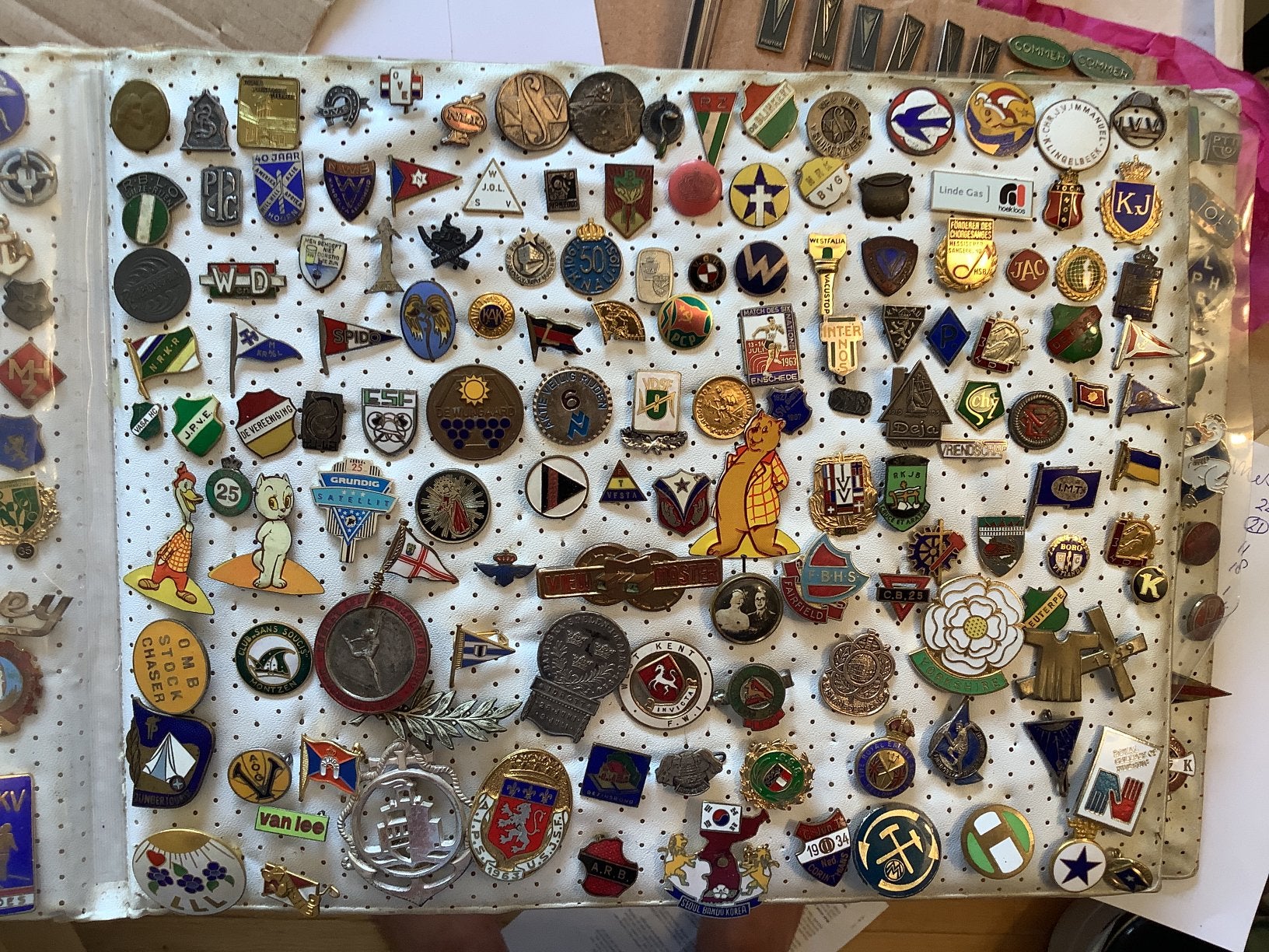 Mooie speldjes 44, Ophalen of Verzenden, Gebruikt, Overige onderwerpen