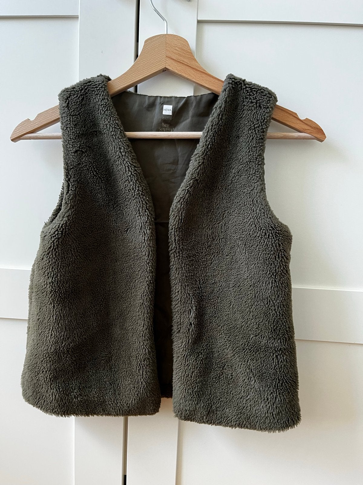 Hema Nepbont Vest Mosgroen Maat 134/140, Kinderen en Baby's, Ophalen of Verzenden, Zo goed als nieuw, Jongen of Meisje, Trui of Vest