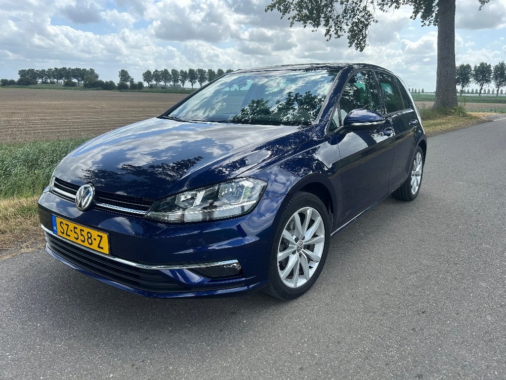 Volkswagen Golf 1.0 TSI 2018 Highline Dealer onderhouden, Auto's, Voorwielaandrijving, Blauw, Origineel Nederlands, Handgeschakeld