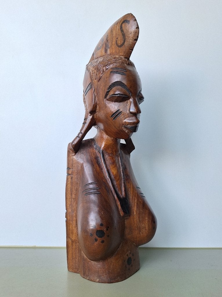 Afrikaans houtsnijwerk beeld buste vrouw hardhout h= 48cm, Antiek en Kunst, Handgemaakt, Ophalen of Verzenden, 20 - 50 cm, Beeld