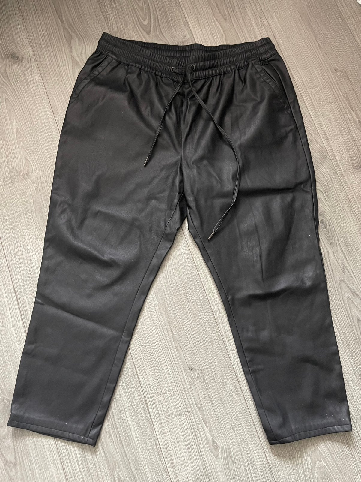 Miss Etam imitatie leren broek met rekbare taille maat 44, Zwart, Maat 42/44 (L), Ophalen of Verzenden, Zo goed als nieuw