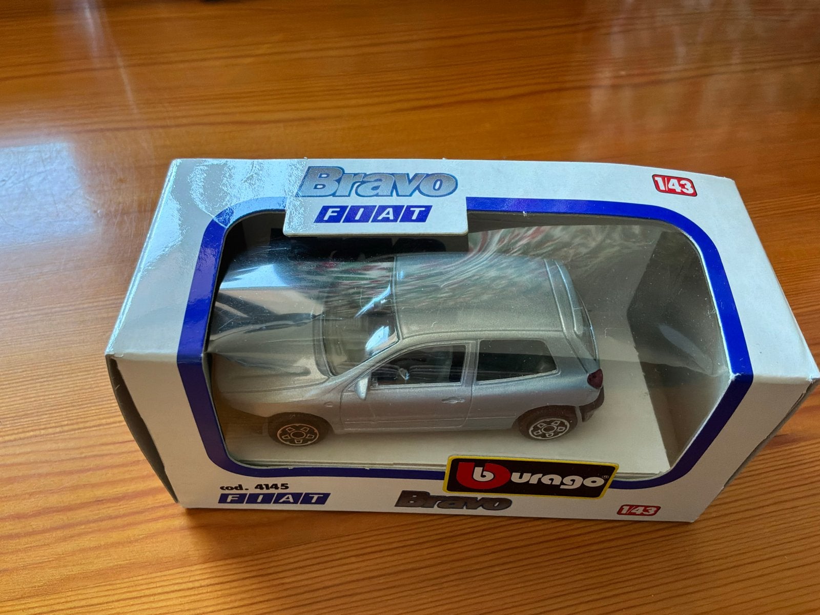 Burago Fiat Bravo 1:43 modelauto - Nieuw in doos, Ophalen of Verzenden, Nieuw, Auto