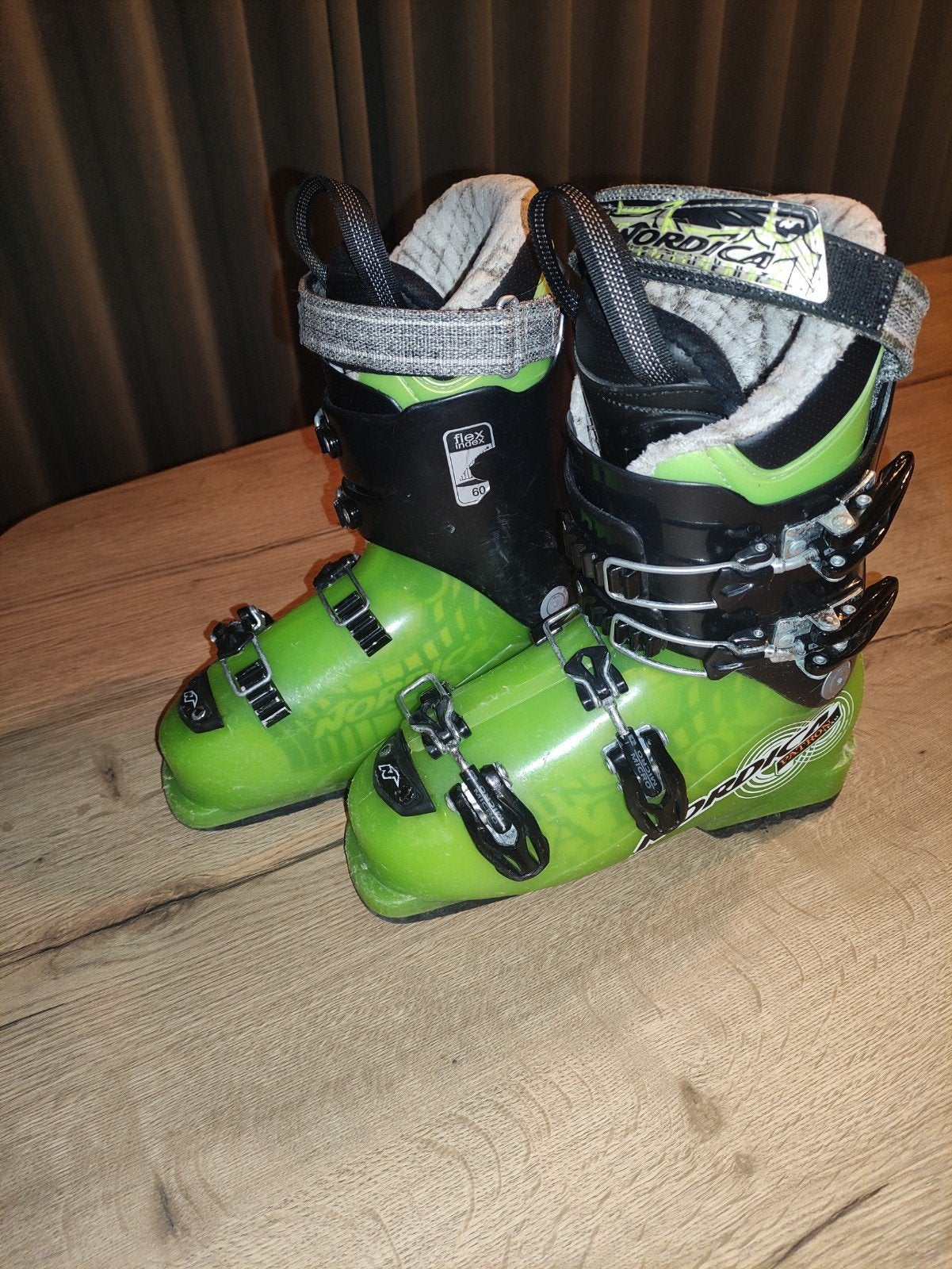Leuke Nordica kinderskischoenen maat 36.5 / 23.5, Sport en Fitness, Gebruikt, 100 tot 140 cm, Schoenen, Ophalen of Verzenden