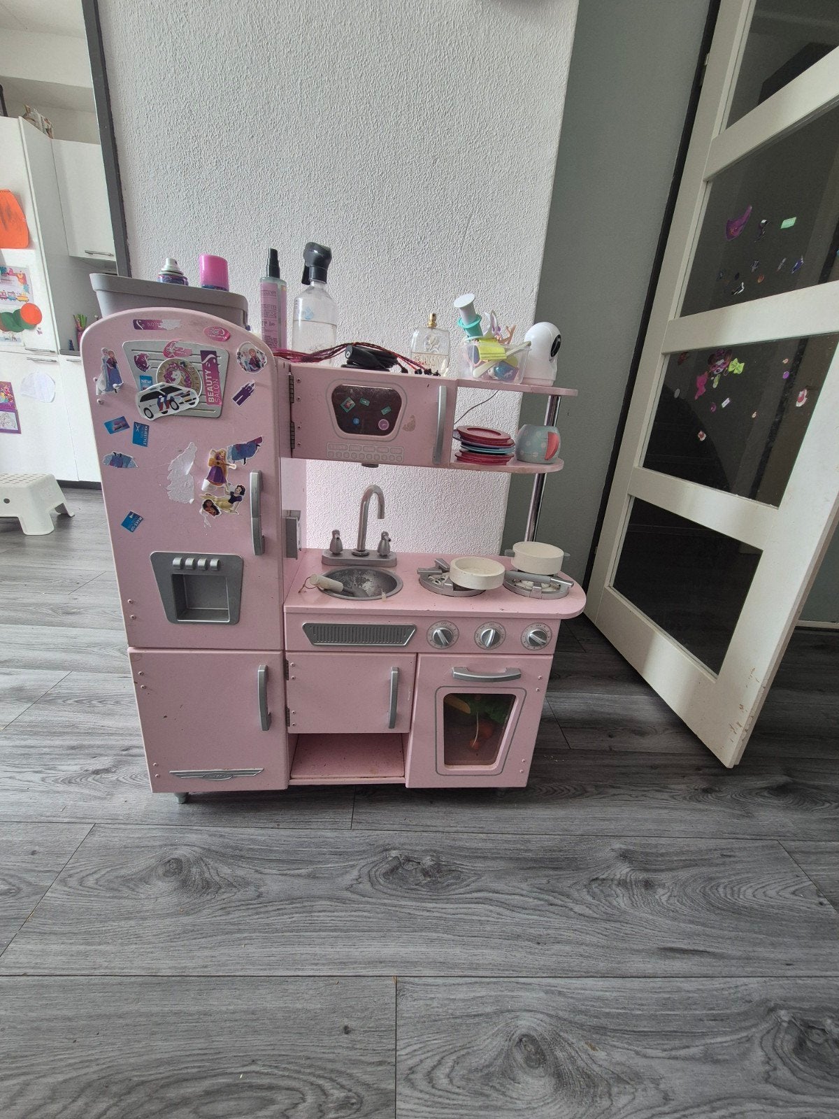 Roze speelkeuken met koelkast en oven, Ophalen of Verzenden, Gebruikt, Hout, Speelkeuken