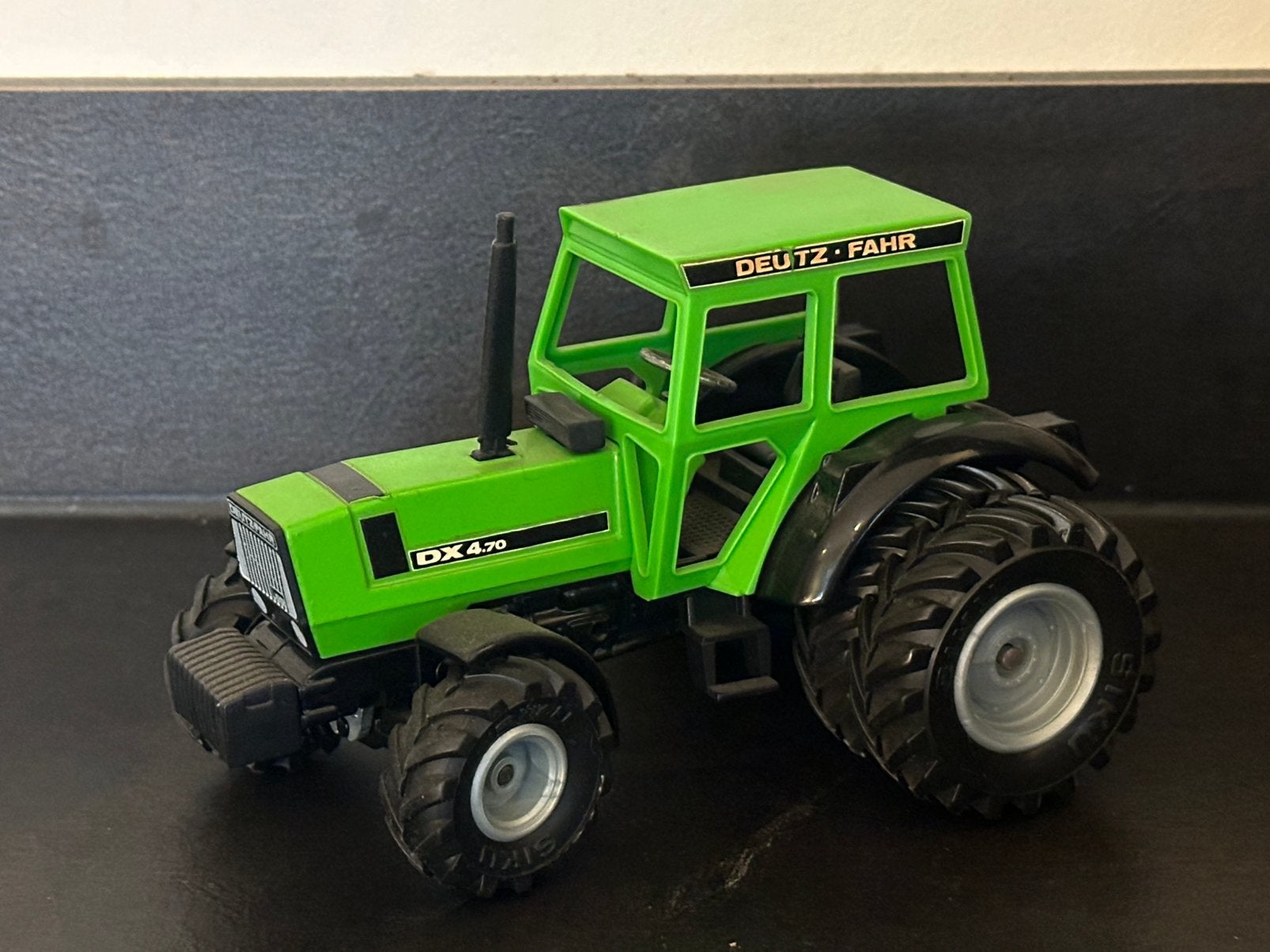 Deutz dx 4.70 siku, Ophalen of Verzenden, Zo goed als nieuw, Tractor of Landbouw, SIKU