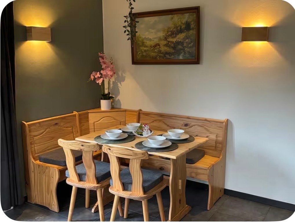 Gezellige houten eethoek met bank en stoelen, Huis en Inrichting, Ophalen, Gebruikt, 4 tot 6 stoelen