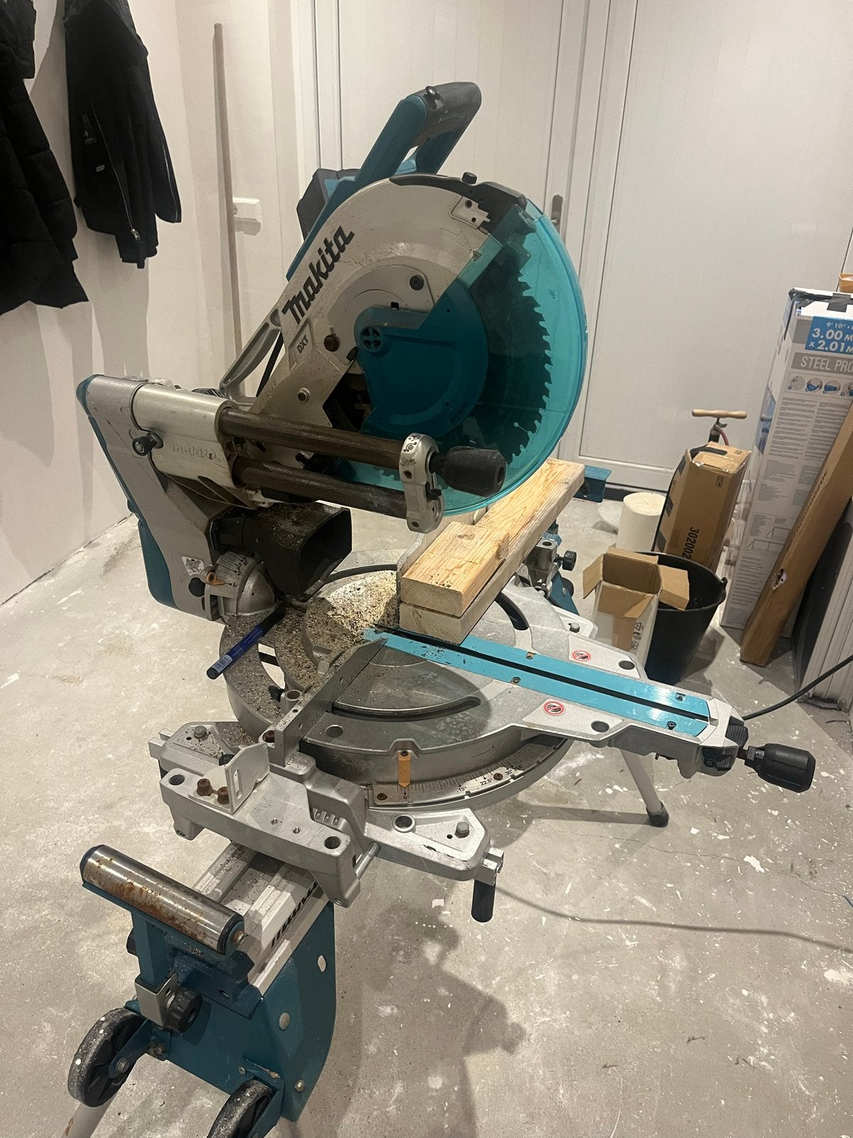 Makita Afkortzaag - LS1219L, Ophalen, Gebruikt, 70 mm of meer, Afkortzaag