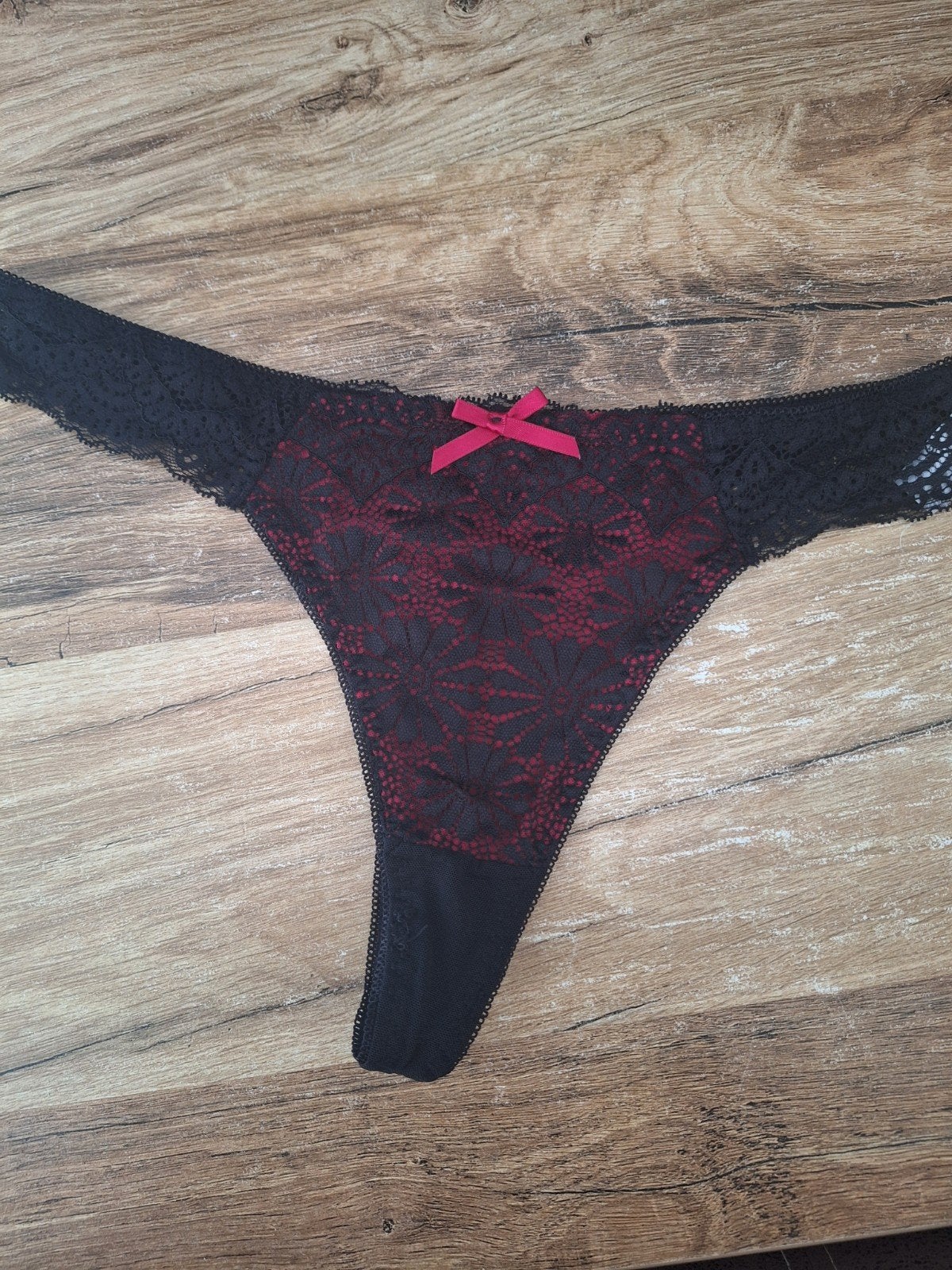 Mooie string rood zwarte lingerie, Verzenden, Rood, String