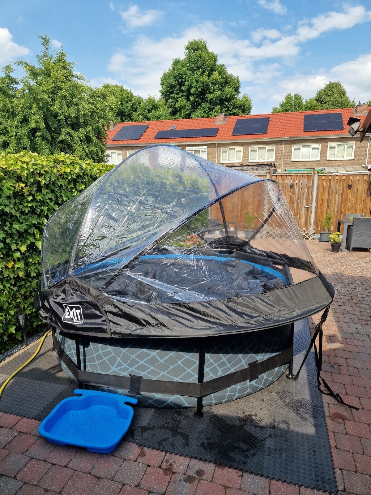 Lekker uit de wind ! Exit Zwembad 2.44m koepel en pomp, Ophalen, Minder dan 80 cm, Rond, 300 cm of meer