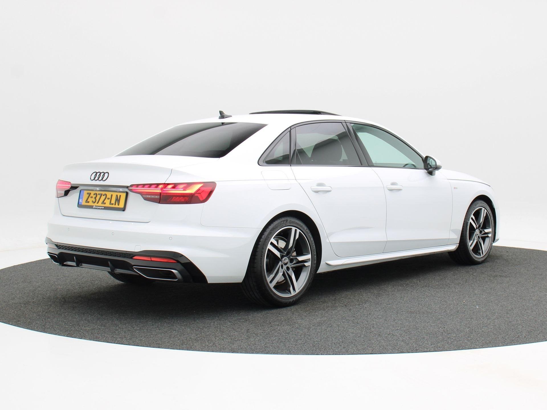 Audi A4 Limousine 35 TFSi S-Line Competition 150 Pk Automaat, Auto's, Dealer onderhouden, Gebruikt, 4 cilinders, Origineel Nederlands