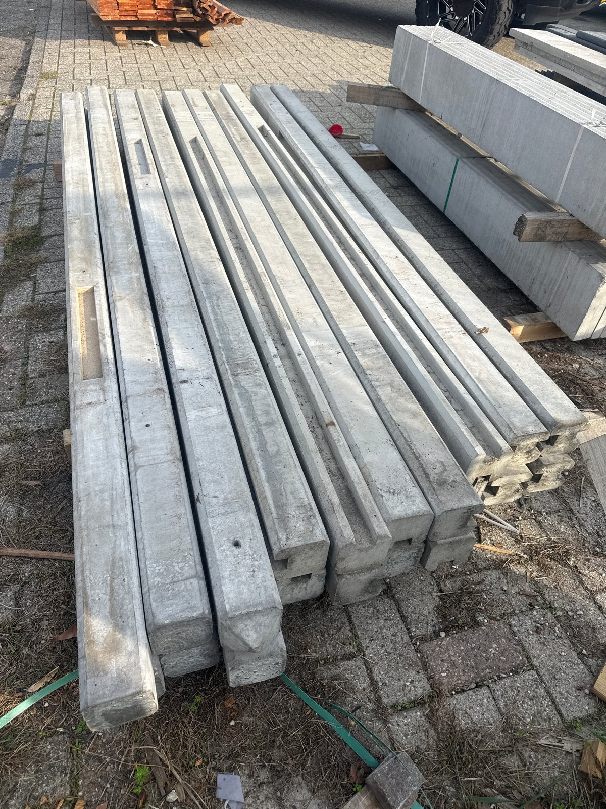 Betonpalen diverse soorten - Wit licht grijs (B-keus), Ophalen, Gebruikt, 250 cm of meer, Palen