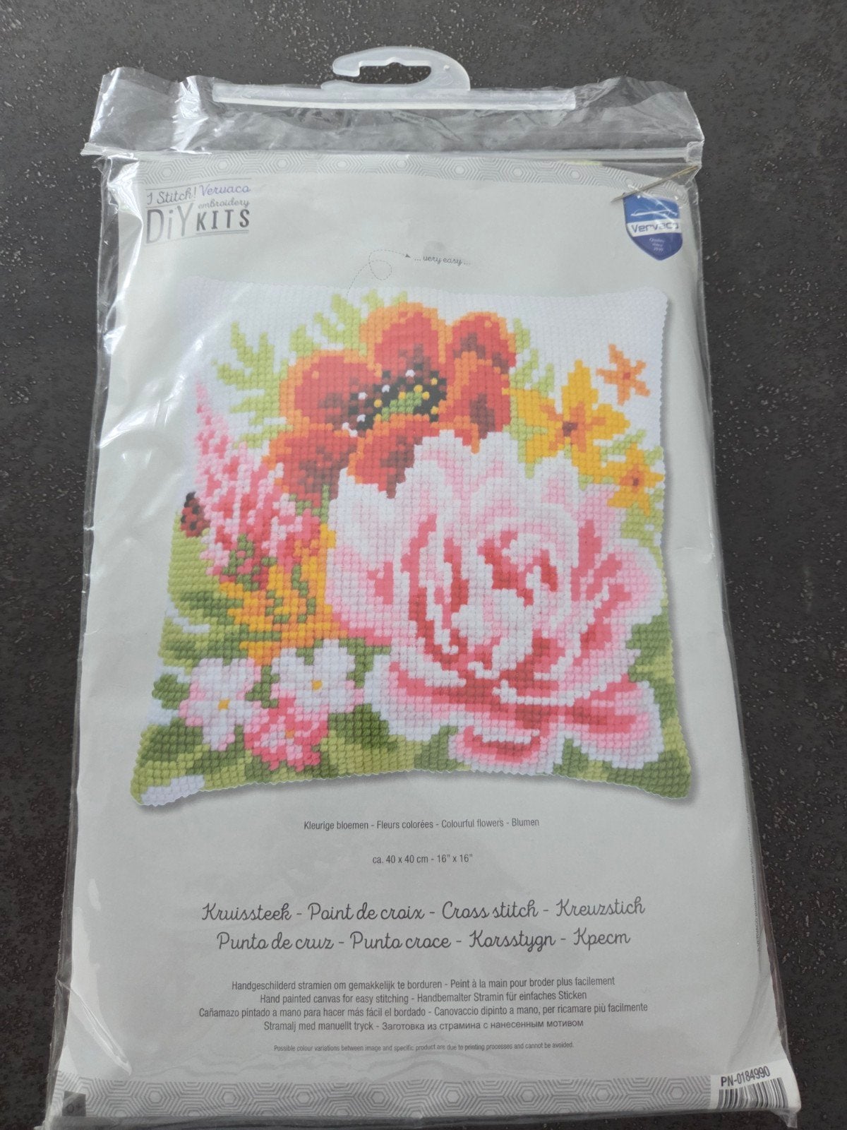 Borduurpakket Kruissteek Kussen Bloemen 40x40 cm Nieuw, Ophalen of Verzenden, Nieuw, Handborduren, Borduurpakket