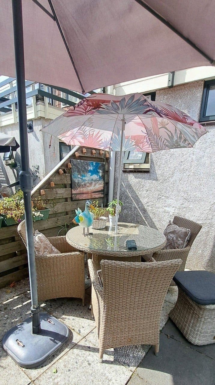 Complete Tuinset met 4 Stoelen, Hocker en 1 Parasol, Ophalen, 5 zitplaatsen, Gebruikt, Tuinset