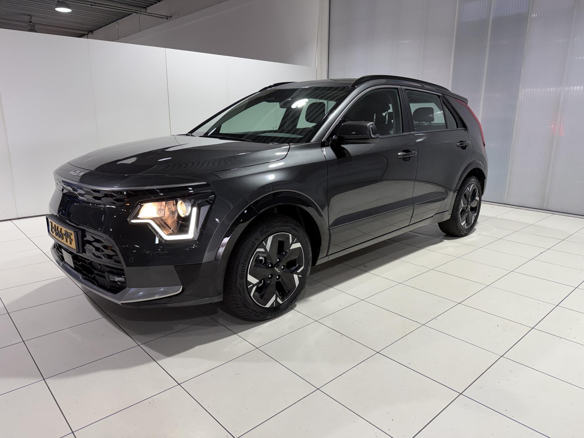 Kia Niro EV DynamicLine 64.8 kWh Soh 100% achteruitrijcamera, Auto's, Kia, Gebruikt, 750 kg, 1657 kg, Leder en Stof