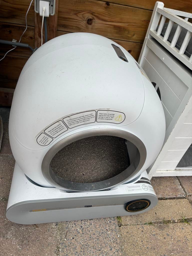 Zelfreinigende kattenbak van Petlux, Ophalen, Gebruikt, Gesloten
