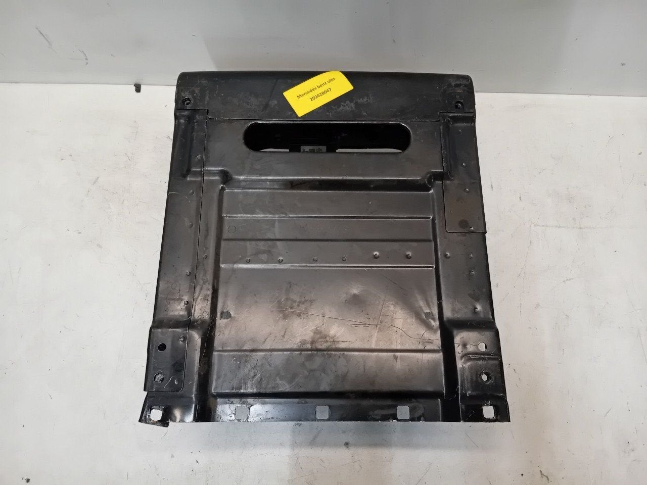 Opbergvak Mercedes-Benz Vito, Onderdelen@venauto.nl, Van der Ven Autorecycling B.V., Gebruikt, Ettenseweg 76, 4706 PB Roosendaal, The Netherlands