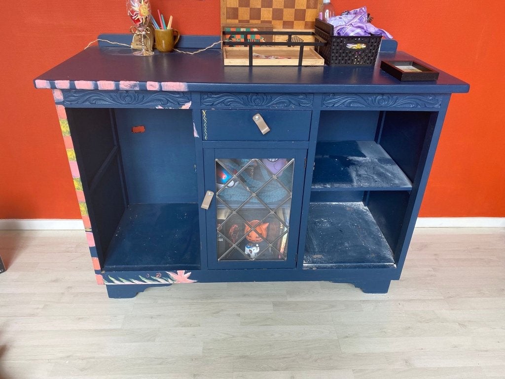 Unieke handgeschilderde kast - Blauw met kleurrijke details, Ophalen, Gebruikt, Glas, Antiek,