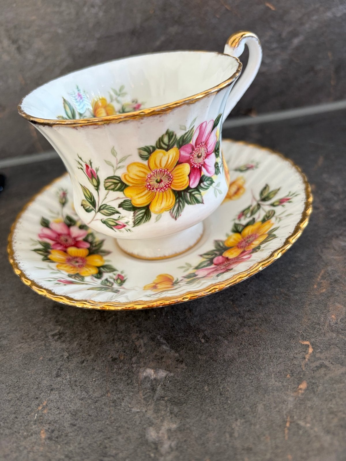 Paragon The Queen's China the 'Felix' theekop en schotel, Ophalen of Verzenden