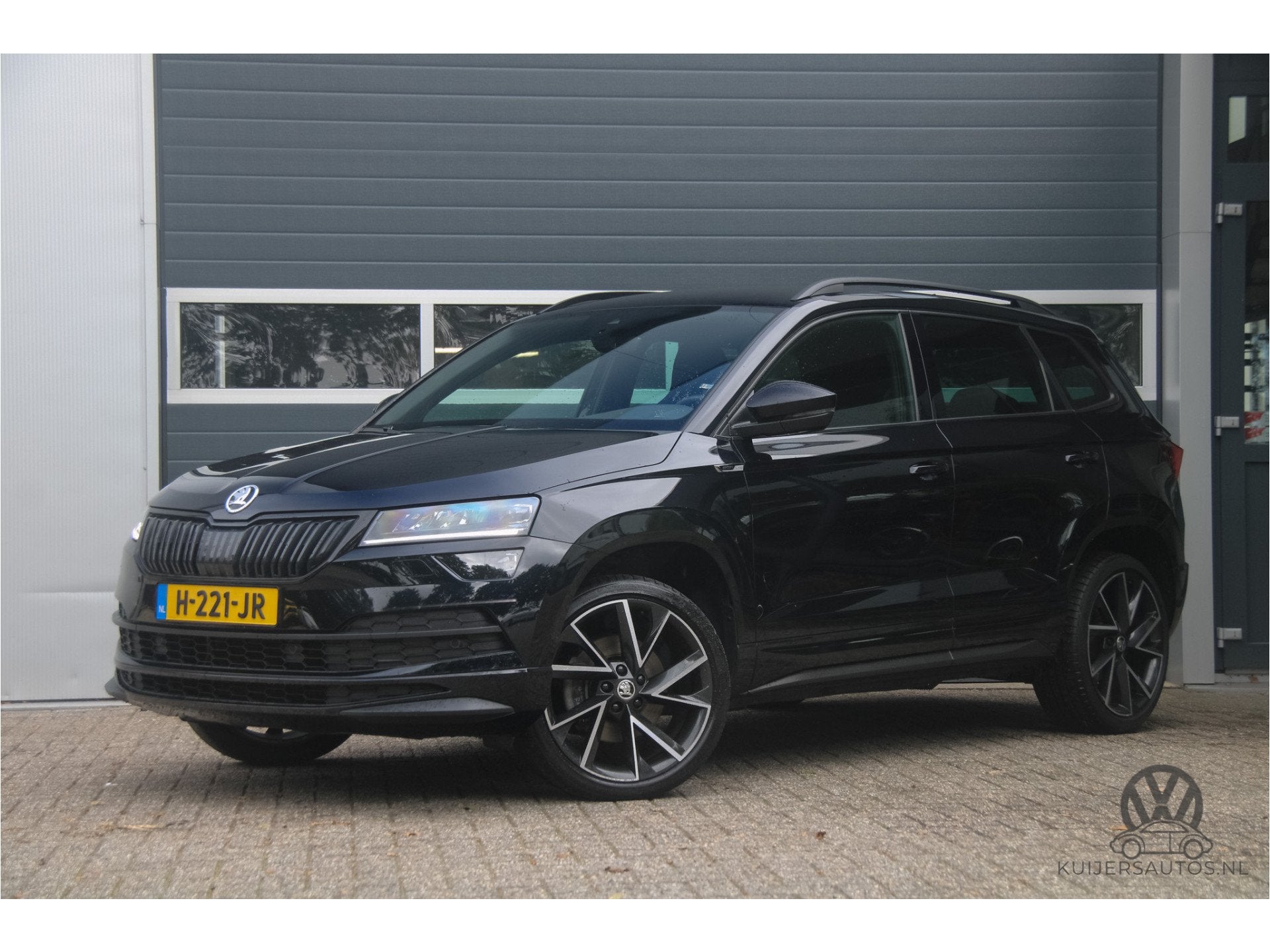 Skoda Karoq 1.5 TSI ACT Sportline Business | Virtual | Camer, 4 cilinders, Zwart, Bedrijf, 690 kg