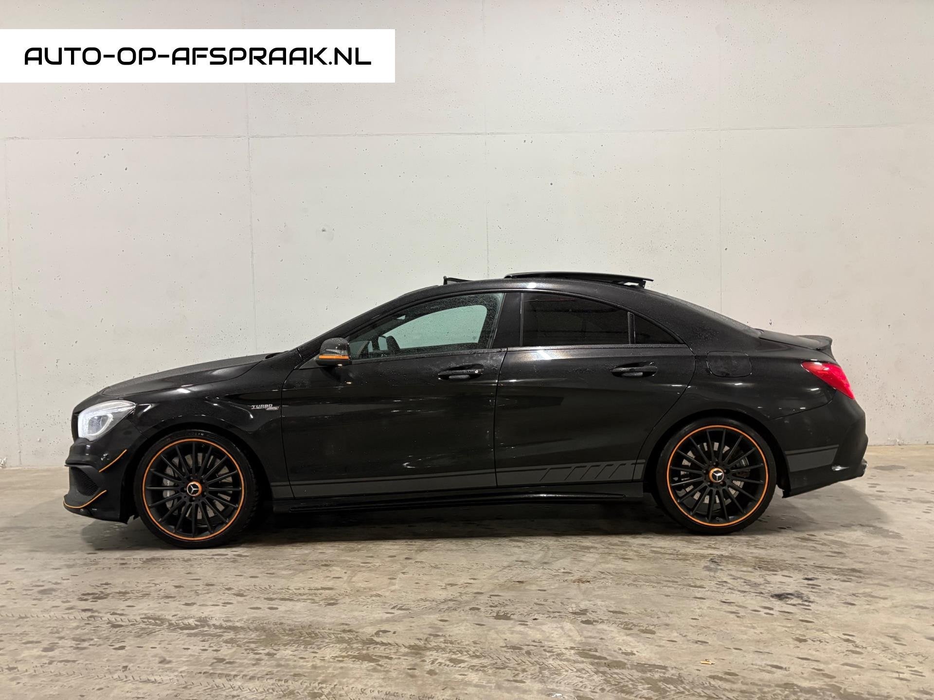 Mercedes-Benz CLA-klasse AMG 45 4MATIC OrangeArt Edition Pan, Auto's, Automaat, CLA, Gebruikt, Euro 6